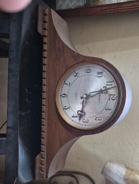 Commodore Quartz Wood Mantel Clock Model # 619 Wall/ Table Decor in Brown